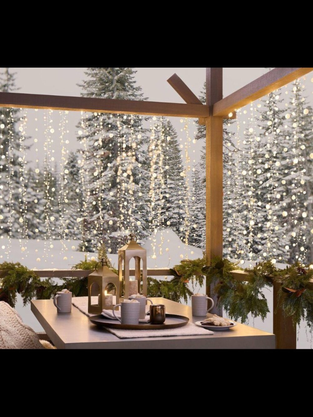Pottery Barn White LED Rain Curtain Lights 600 bulbs indoor/outdoor